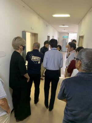 寺戸公民館内、現地を皆で見学